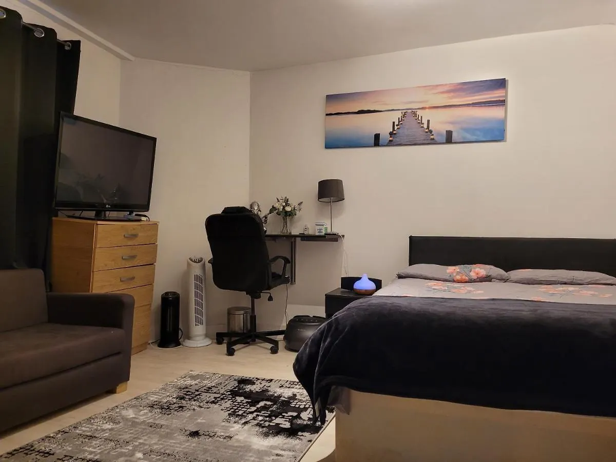 Lovely 1 Bedroom Apartment 5 Mins From Shorditch London 0*,  United Kingdom